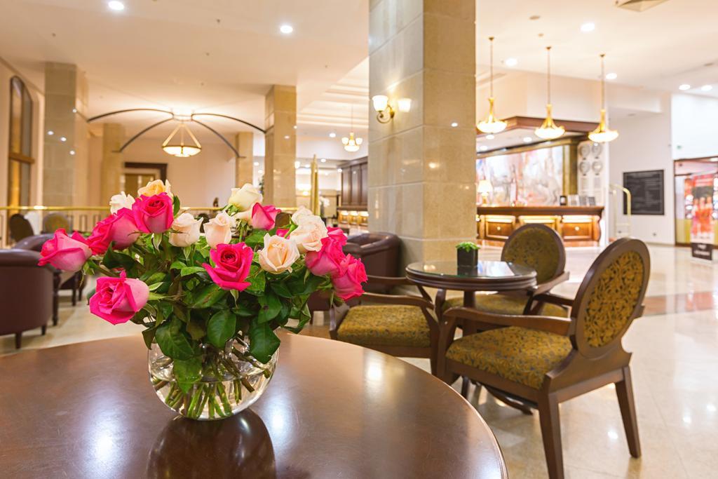 فندق مليا جراند هيرميتدج غولدن ساندز المظهر الخارجي الصورة The lobby of the hotel