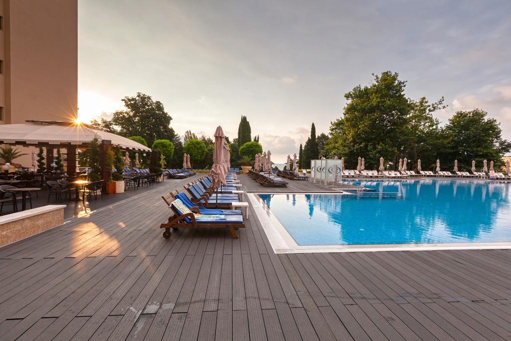 فندق مليا جراند هيرميتدج غولدن ساندز المظهر الخارجي الصورة The pool at the hotel