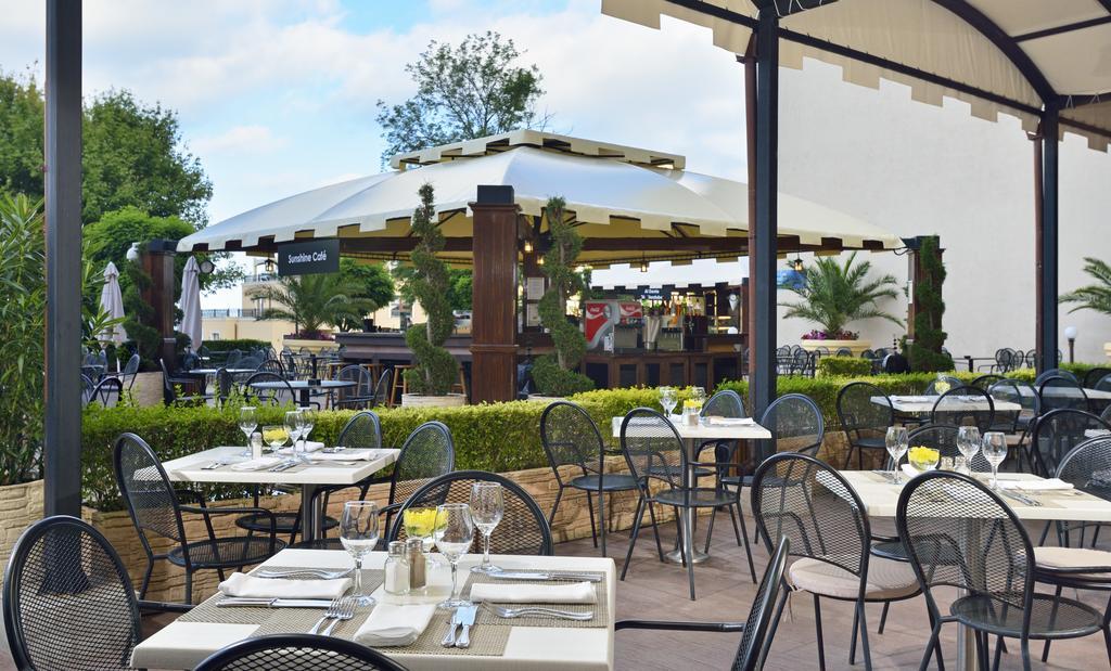 فندق مليا جراند هيرميتدج غولدن ساندز المظهر الخارجي الصورة The restaurant's terrace